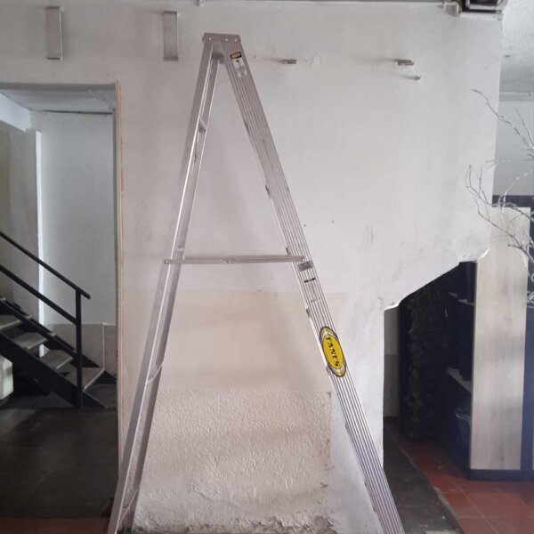 Alquiler de Escalera Tipo Tijera de 8 Pasos por semana - Imagen 2