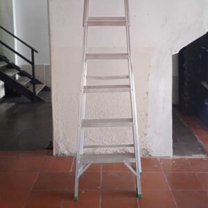 Alquiler de Escalera Tipo Tijera de 8 Pasos por semana