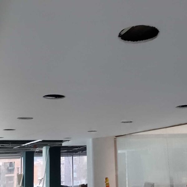 Perforación en cielo raso de Drywall para luminaria por unidad