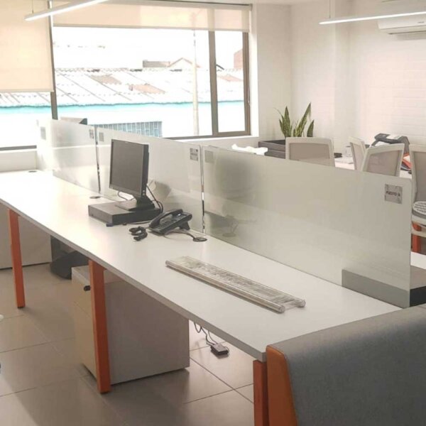 Suministro e instalación de división en vidrio con perfilería de aluminio por m2 - Imagen 2