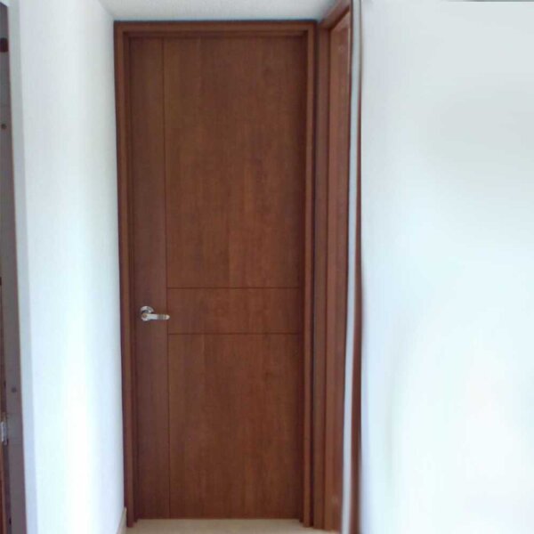 Suministro e instalación de puerta en madera por unidad - Imagen 3