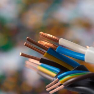 Suministro e instalación de circuito eléctrico trifásico en cobre libre de halógenos por ml
