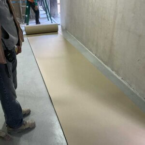 Protección de superficies con cartón y plástico por m²