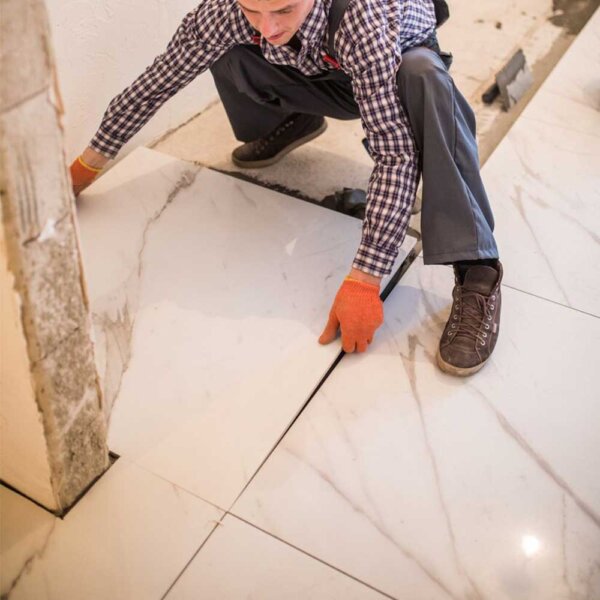 Suministro e instalación de enchape de porcelanato 40x40 cm por m2