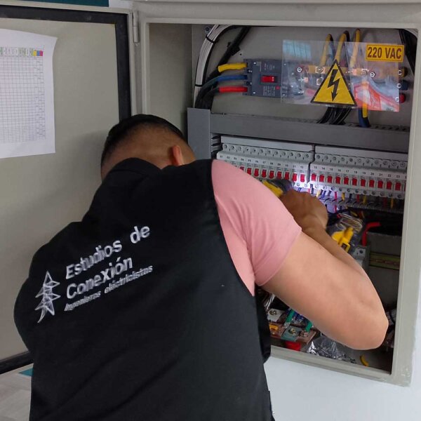 Diagnóstico Eléctrico Profesional en Campo