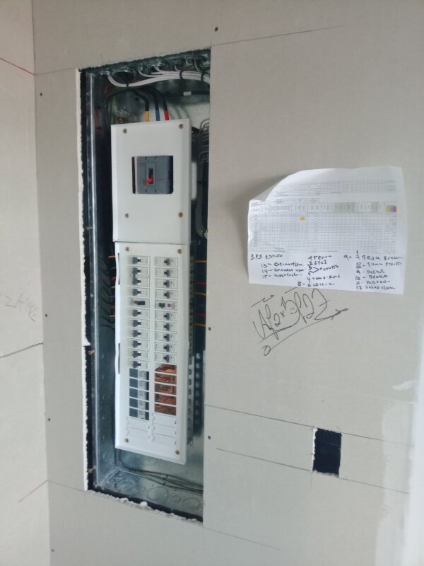 Suministro e instalación de tablero eléctrico de enchufar | De 12 a 42 circuitos - Imagen 10