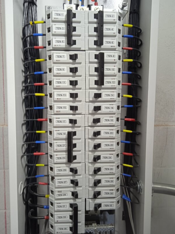 Suministro e instalación de tablero eléctrico de enchufar | De 12 a 42 circuitos - Imagen 9