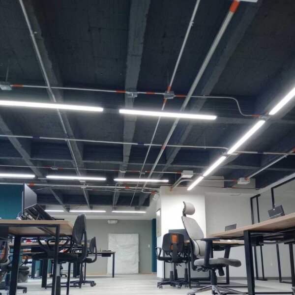 Suministro e instalación de lámpara LED Lineal de 39W suspendida - Imagen 3