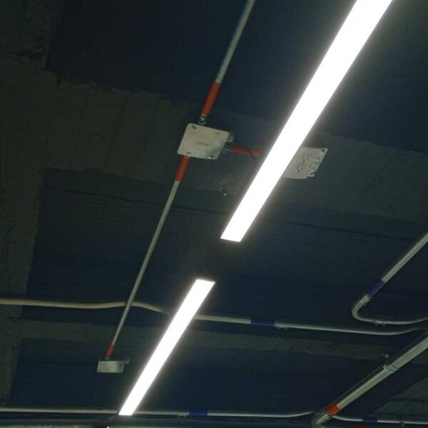 Suministro e instalación de lámpara LED Lineal de 39W suspendida - Imagen 2