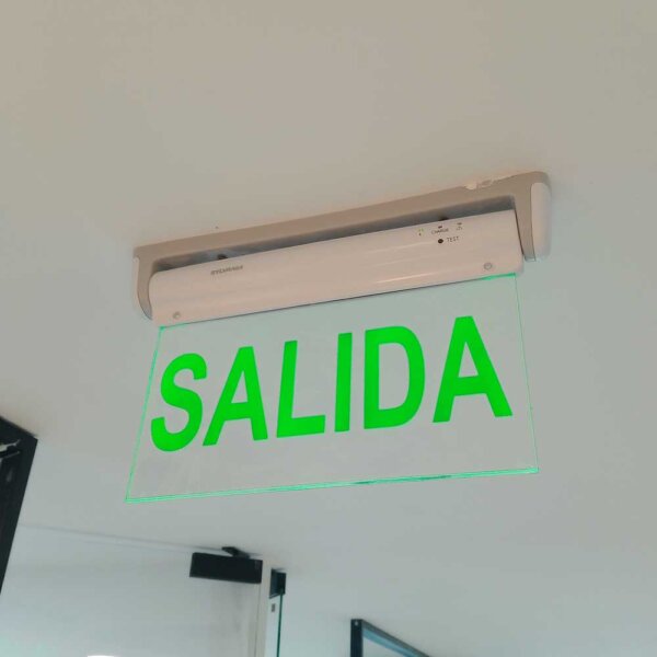 Suministro e instalación de luminarias LED de emergencia - Imagen 2