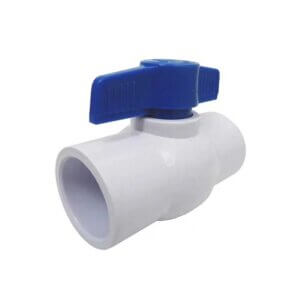 magen de un técnico de Estudios de Conexión instalando un registro tipo pesado de PVC-P de 2 pulgadas en un sistema de tuberías, mostrando la unión limpia y sellada.